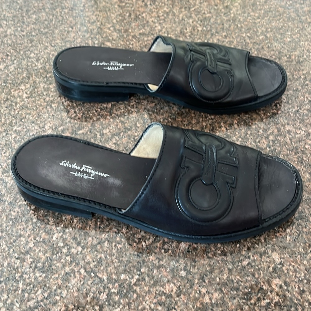 FERRAGAMO GANCINI LADIES BLACK LEATHER SLIDES SANDALS-6